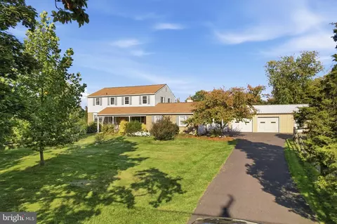 2209 Diamond St, Sellersville, PA 18960