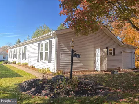 414 Redbird Ct, New Hope, PA 18938