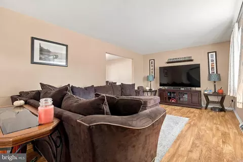 Living - 331 Cedar St, Warminster, PA 18974 photo 1 of 2