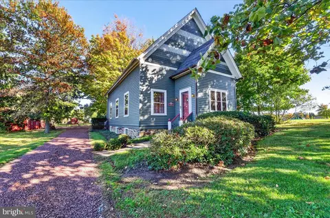 1098 Eagle Rd, Newtown, PA 18940