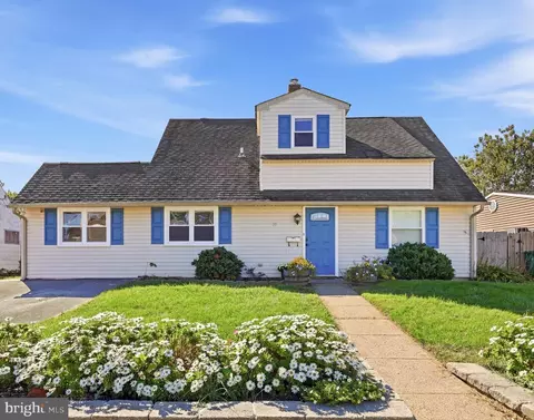 55 Autumn Ln, Levittown, PA 19055
