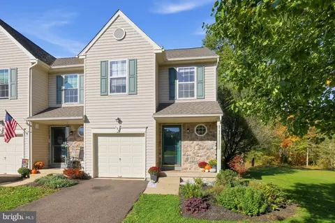 194 Strawberry Ln, Perkasie, PA 18944