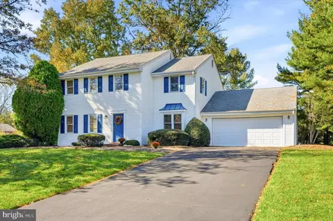 18 Averstone Dr E #E, Washington Crossing, PA 18977