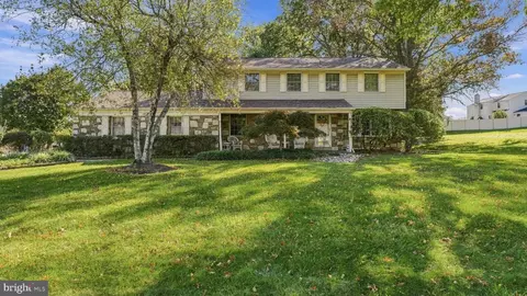 25 Cedarbrook Dr, Churchville, PA 18966