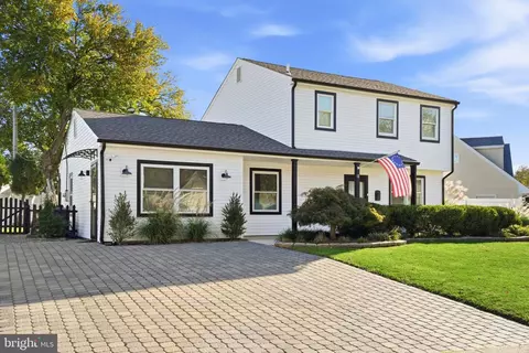 12 Nettletree Ln, Levittown, PA 19054