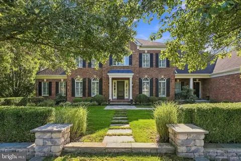 3 Rossiter Cir, New Hope, PA 18938