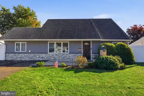 26 East Ln, Levittown, PA 19054