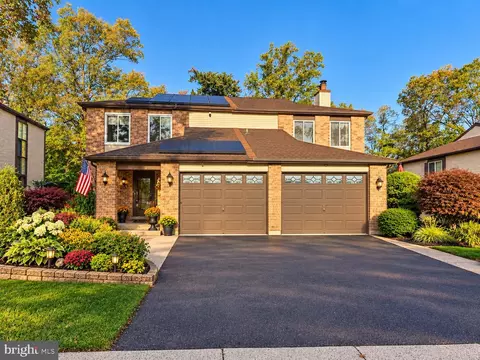 6605 Senator Ln, Bensalem, PA 19020