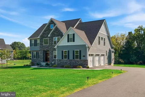 48 E Holland Rd, Holland, PA 18966