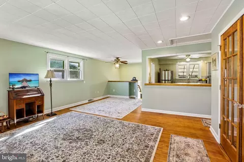 Living - 110 Taifer Ave, Doylestown, PA 18901 photo 1 of 3