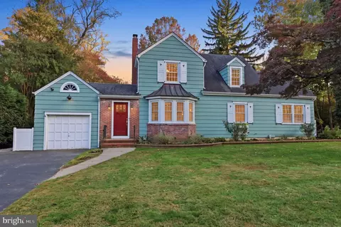 2 Effingham Rd, Yardley, PA 19067