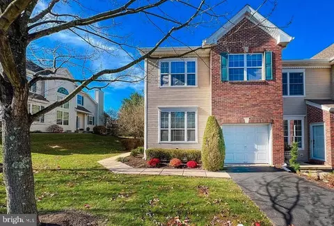 16 Dispatch Dr, Washington Crossing, PA 18977