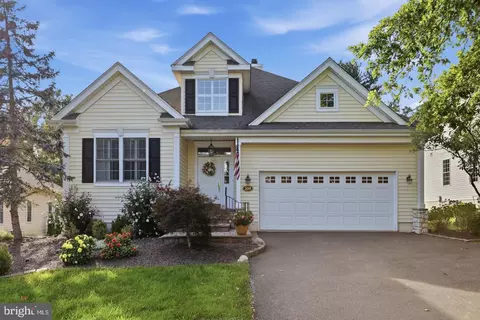 105 Silvertail Ln, New Hope, PA 18938