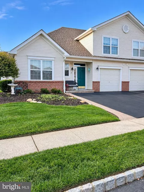 10 Lady Slipper Ln, Langhorne, PA 19047
