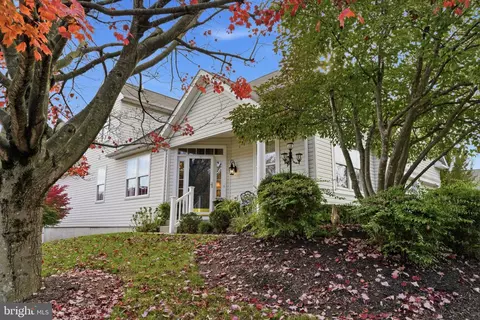 23 Sweet Pea Ln, Langhorne, PA 19047