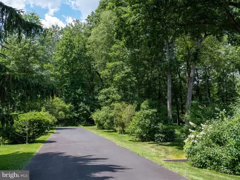 2001 Woodland Dr, Yardley, PA 19067