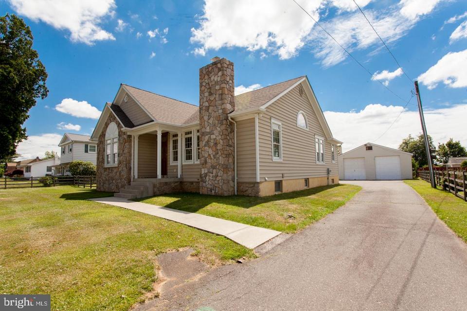 1041 Frosty Hollow Rd, Langhorne, PA 19047 1 photo MLS PABU520516