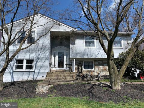 982 Ramsay Rd, Warminster, PA 18974 photo 1