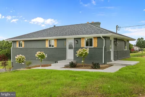 860 Mcelhaney Rd, Freedom, PA 15042