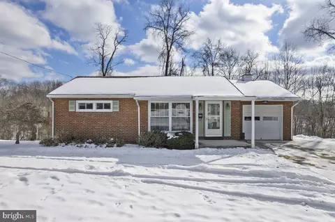 1722 Woodside Dr, Ambridge, PA 15003