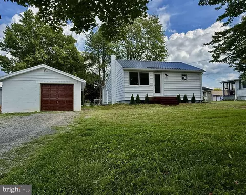 323 Butler Ave, Ellwood City, PA 16117