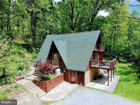 1431 Erickson Dr, Johnstown, PA 15904