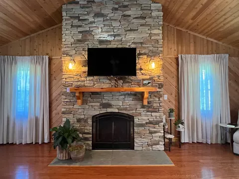 Living - 482 Red Oak, Flinton, PA 16640 photo 2 of 3