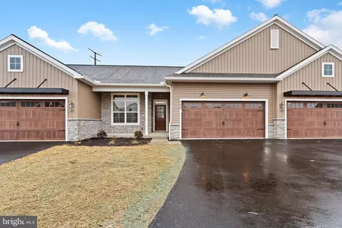 766 Aurora Dr #381, Mechanicsburg, PA 17055