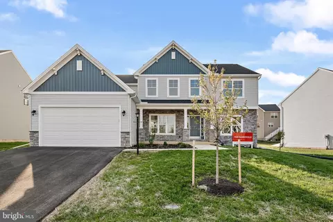 2065 N Autumn Chase Dr, Mechanicsburg, PA 17055