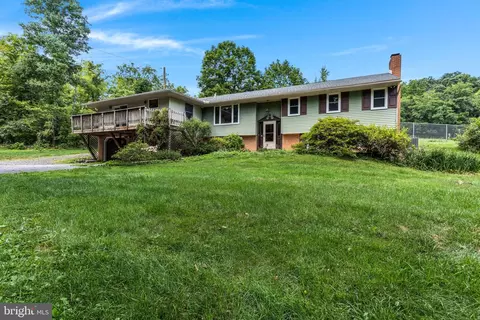 1521 Thompson Ln, Mechanicsburg, PA 17055