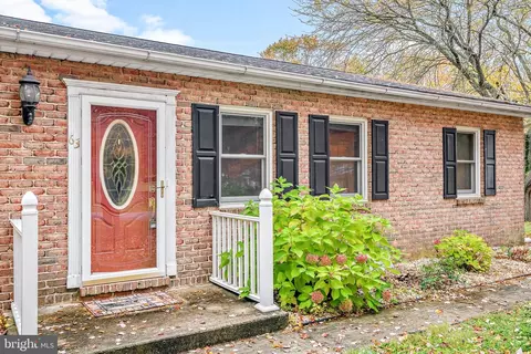 63 Longview Dr, Mechanicsburg, PA 17050