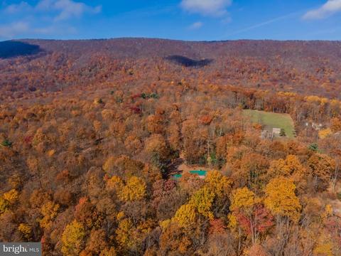 68 Mountain Ln, Newburg, PA 17240
