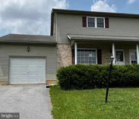 28 Larch Dr, Shippensburg, PA 17257