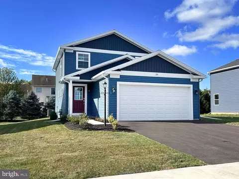 30 Princeton Dr, Carlisle, PA 17013