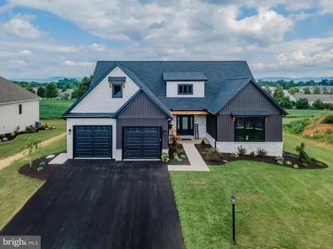 1010 Stonehill Ln, Carlisle, PA 17015