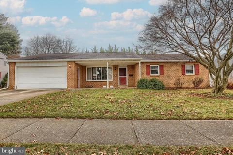 608 Cocklin St, Mechanicsburg, PA 17055