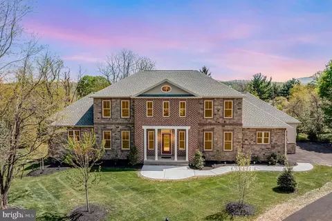 115 Ellesmere Ln, Mechanicsburg, PA 17055