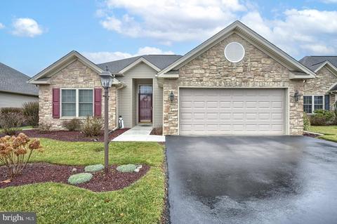 916 Macoun Dr, Mechanicsburg, PA 17055