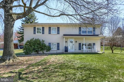 512 Wayne Dr, Mechanicsburg, PA 17055