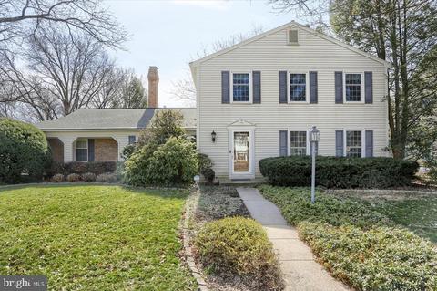 6100 Westover Dr, Mechanicsburg, PA 17050