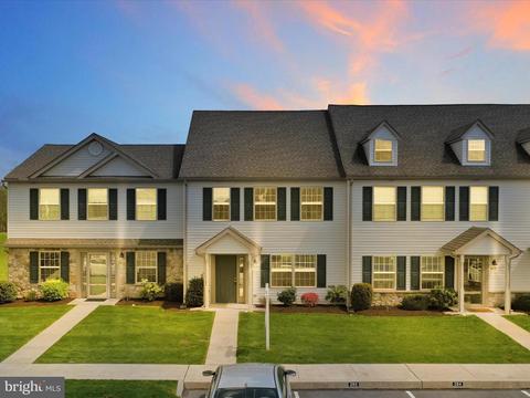 284 Melbourne Ln, Mechanicsburg, PA 17055