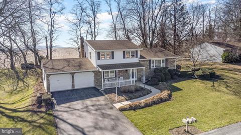 213 Westview Dr, Mechanicsburg, PA 17055