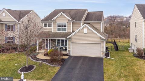 2046 Liberty Dr, Mechanicsburg, PA 17055