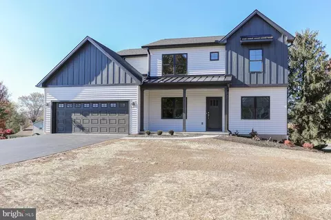214 Fairway Dr, Mechanicsburg, PA 17055