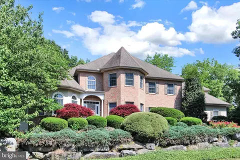 12 Emlyn Ln, Mechanicsburg, PA 17055