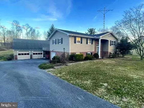 8 Burgners Mill Rd, Carlisle, PA 17015