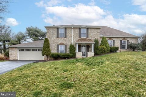 479 Woodcrest Dr, Mechanicsburg, PA 17050