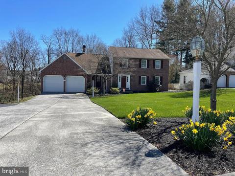 16 Paddock Ln, Camp Hill, PA 17011