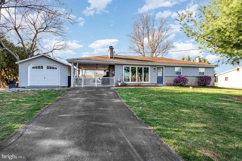 624 Wayne Dr, Mechanicsburg, PA 17055