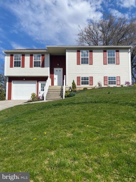 1003 Rebecca St, Carlisle, PA 17013